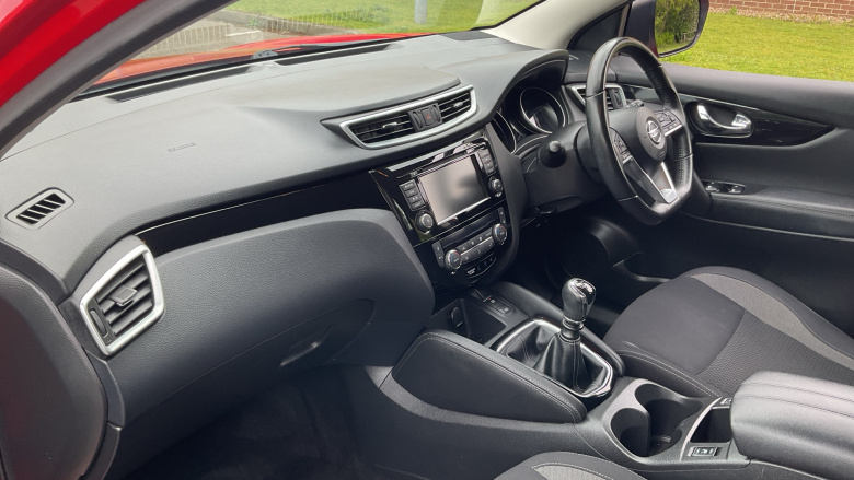 Nissan Qashqai 1.3 DiG-T Acenta Premium 5dr Petrol Hatchback